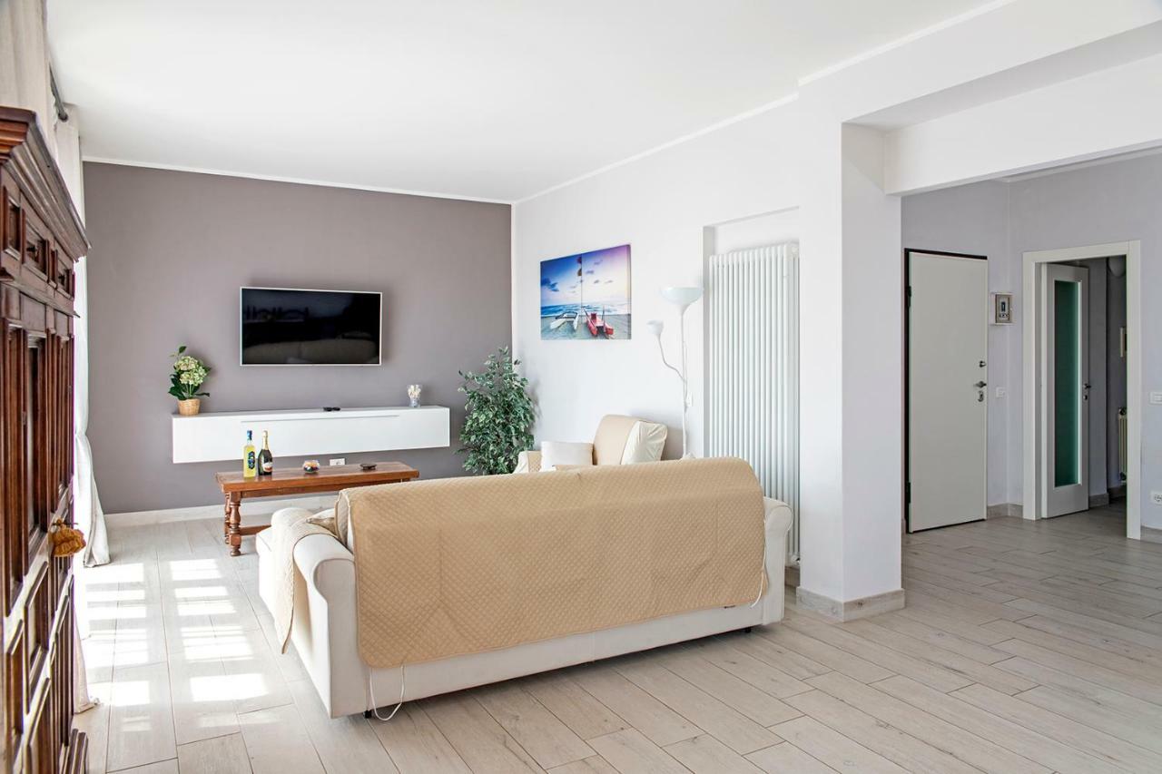 Appartamento Alex Vista Mare Lido di Camaiore Exterior photo