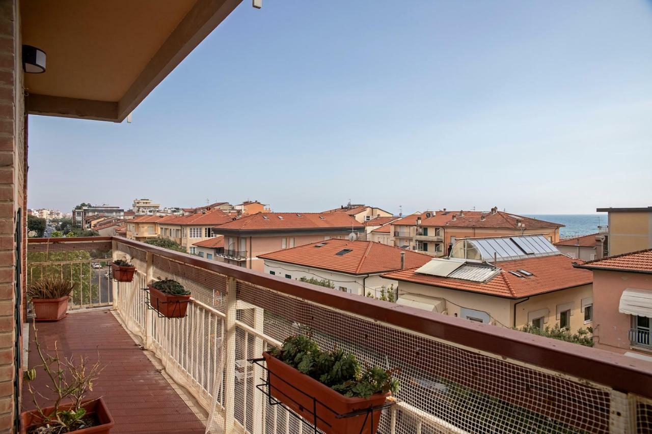 Appartamento Alex Vista Mare Lido di Camaiore Exterior photo